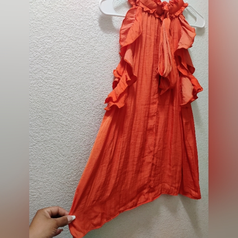 Sleeveless Ruffled Blouse - Picture 6 of 10